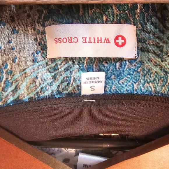 White Cross Scrub Top Womens Blue Hearts Size S VNeck Stretch SidePanels 2 Pkts - Picture 2 of 9